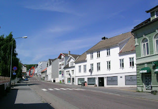 ‘Kontor-kiosk’, på Domus i Larvik, på 70-tallet. (In Norwegian).