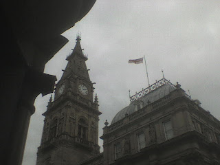 Det engelske flagget heter ‘St. George’s Cross’, og er oppkalt etter en helgen som drepte en drage. Den samme helgenen som Georgia er oppkalt etter.