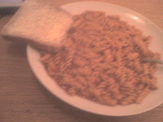 Sånn ble det. Jeg hadde ikke noe dyp tallerken, for jeg har ikke hatt varmt vann her, på snart et år. Kult å bli kødda med av alt og alle. Politiet?