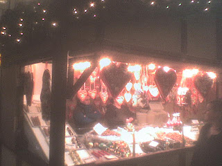 Julemarked, såkalt ‘Weihnachtsmarkt’, i Liverpool. (In Norwegian).