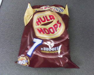 Priser på mat i England: Hula-Hoops, barbeque-smak, 7×25 gram: £1.17 = ca. kr. 10.50. (In Norwegian)